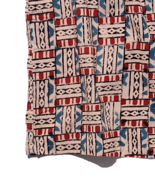 BEAMS PLUS(ビームスプラス)の「Open Collar Block Print ③(シャツ/ブラウス・メンズ・レッド/ブラック・MEDIUM/SMALL/LARGE/X-LARGE)」の14枚目の写真