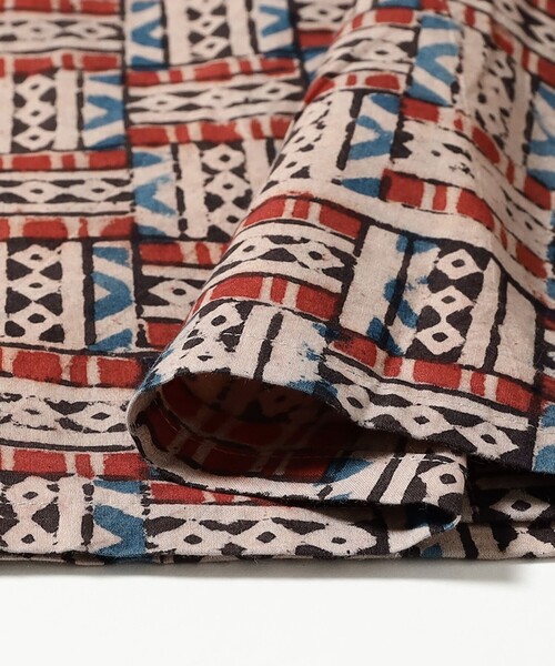 BEAMS PLUS(ビームスプラス)の「Open Collar Block Print ③(シャツ/ブラウス・メンズ・レッド/ブラック・MEDIUM/SMALL/LARGE/X-LARGE)」の21枚目の写真
