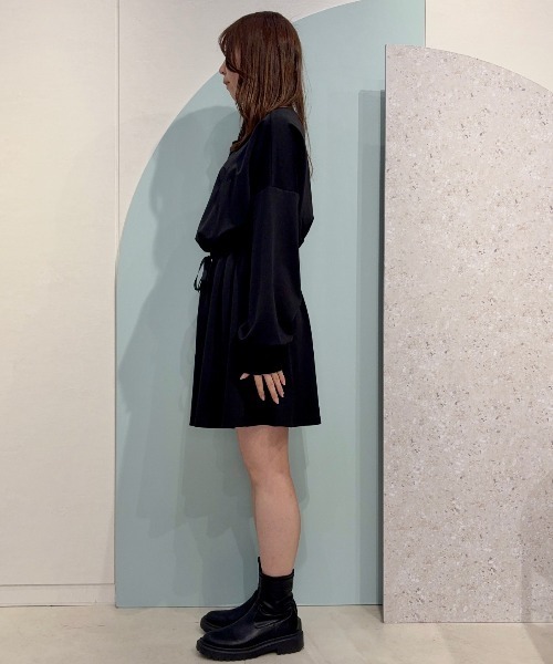 SWINGLE（スウィングル）の「刺しゅう入りポンチ素材ミニワンピース（ワンピース・レディース・ベージュ/ブラック/サックスブルー・FREE）」の10枚目の写真