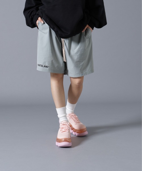 WHITELAND(ホワイトランド)の「【WEB&DEPOT限定】WHITELAND/ホワイトランド/LOGO P-TECK SHORTS(その他パンツ・レディース・ブラック/グレー・S/L/M)」の1枚目の写真