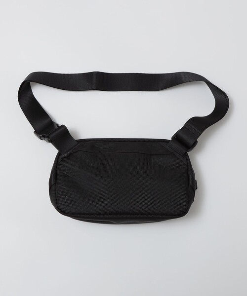 Aer（エアー）の「Aer: DAY SLING 4（ボディバッグ/ウエストポーチ・メンズ・ブラック・ONE SIZE）」の2枚目の写真