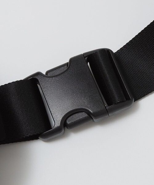 Aer（エアー）の「Aer: DAY SLING 4（ボディバッグ/ウエストポーチ・メンズ・ブラック・ONE SIZE）」の4枚目の写真