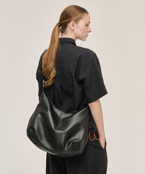 WETTEMPT(ウィテンプト)の「2WAY FAUX LEATHER SHOULDER BAG / 2WAY合皮ショルダーバッグ(ショルダーバッグ・メンズ・ブラック・ONESIZE)」の21枚目の写真