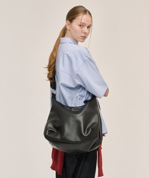 WETTEMPT(ウィテンプト)の「2WAY FAUX LEATHER SHOULDER BAG / 2WAY合皮ショルダーバッグ(ショルダーバッグ・メンズ・ブラック・ONESIZE)」の3枚目の写真
