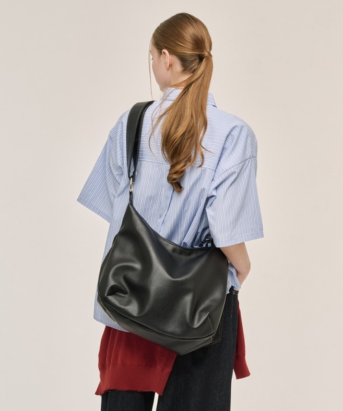 WETTEMPT(ウィテンプト)の「2WAY FAUX LEATHER SHOULDER BAG / 2WAY合皮ショルダーバッグ(ショルダーバッグ・メンズ・ブラック・ONESIZE)」の4枚目の写真