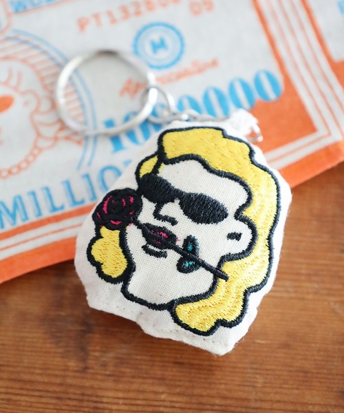 Super Mom】刺繍キーホルダー（キーホルダー）｜niko and