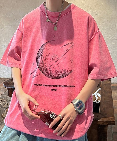 tunee（チュニー）の「【WARAIJOGO】PLANET惑星プリントオーバーサイズTシャツ(NEZ)（Tシャツ/カットソー・メンズ・パープル/ピンク/ブラック・FREE）」の3枚目の写真