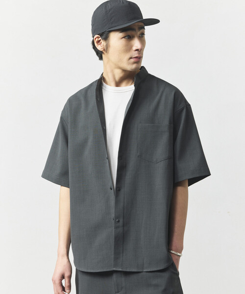 FREAK'S STORE(フリークスストア)の「速乾素材 リラックスフィット バンドカラーシャツ ショートスリーブ リネン風/LINEN LIKE BAND SS SHT(シャツ/ブラウス・メンズ・チャコールグレー/ブラック/ブラウン/オフホワイト・SMALL/MEDIUM/LARGE)」の3枚目の写真