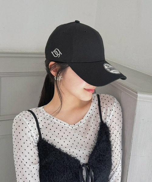 ROYAL PARTY(ロイヤルパーティー)の「【NEW ERA】9FORTYラインストーンサイドロゴキャップ(キャップ・レディース・ベージュ/ブラック・FREE)」の1枚目の写真