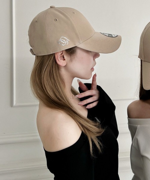 ROYAL PARTY(ロイヤルパーティー)の「【NEW ERA】9FORTYラインストーンサイドロゴキャップ(キャップ・レディース・ベージュ/ブラック・FREE)」の2枚目の写真