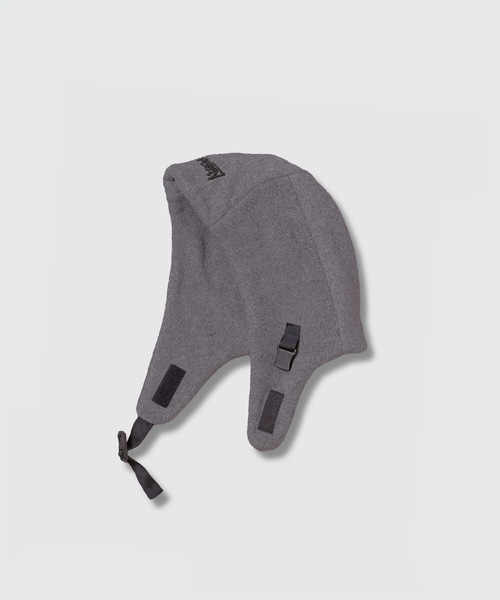 HOLIDAY(ホリデイ)の「CLASSIC FLEECE EARMUFF CAP クラシックフリースイヤーマフキャップ(キャップ・レディース・グレー/ブラック・ONE SIZE)」の2枚目の写真
