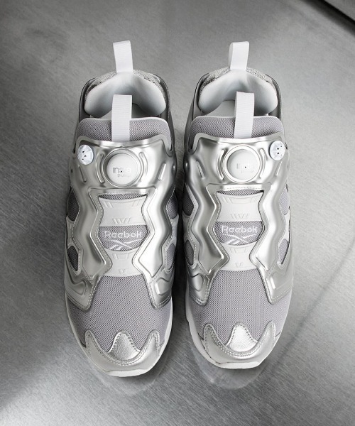 Reebok(リーボック)の「インスタ ポンプフューリー 94 / INSTAPUMP FURY 94(スニーカー・メンズ・シルバー・31cm/30.0cm/29.0cm/28.5cm/28.0cm/27.5cm/27.0cm/26.5cm/25.5cm/25.0cm/24.0cm/24.5cm/23.5cm/23.0cm)」の2枚目の写真
