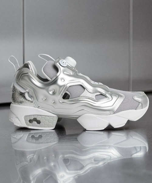 Reebok(リーボック)の「インスタ ポンプフューリー 94 / INSTAPUMP FURY 94(スニーカー・メンズ・シルバー・31cm/30.0cm/29.0cm/28.5cm/28.0cm/27.5cm/27.0cm/26.5cm/25.5cm/25.0cm/24.0cm/24.5cm/23.5cm/23.0cm)」の4枚目の写真