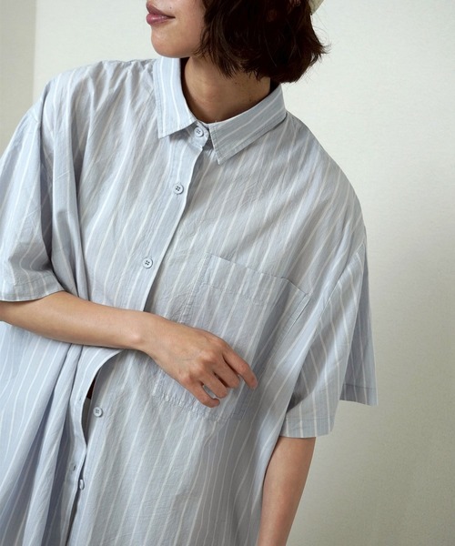 gossara（ゴサラ）の「【表情のある素材感】ストライプシャツ（シャツ/ブラウス・レディース・ライトブルー/ホワイト・FREE）」の2枚目の写真