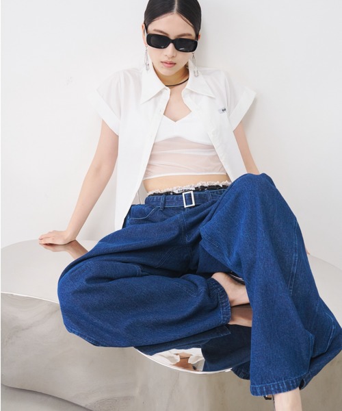 SOEMIN(ソミン)の「Barrel tuck denim/ベルト付きバレルレッグデニムパンツ(デニムパンツ・レディース・インディゴブルー・S/M)」の1枚目の写真