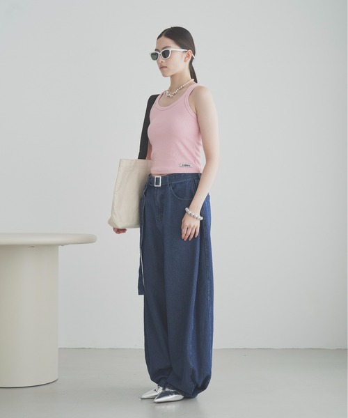 SOEMIN(ソミン)の「Barrel tuck denim/ベルト付きバレルレッグデニムパンツ(デニムパンツ・レディース・インディゴブルー・S/M)」の9枚目の写真