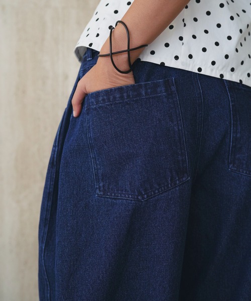 SOEMIN(ソミン)の「Barrel tuck denim/ベルト付きバレルレッグデニムパンツ(デニムパンツ・レディース・インディゴブルー・S/M)」の3枚目の写真