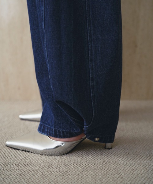 SOEMIN(ソミン)の「Barrel tuck denim/ベルト付きバレルレッグデニムパンツ(デニムパンツ・レディース・インディゴブルー・S/M)」の6枚目の写真