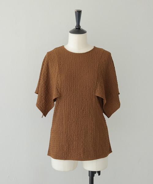 CLEIO（クレイオ）の「【CLEIO】ふくれジャガードケープスリーブプルオーバー BUBBLE JACQUARD CAPE SLEEVE PULLOVER（Tシャツ/カットソー・レディース・ブラック/ブラウン/アイボリー・FREE）」の4枚目の写真