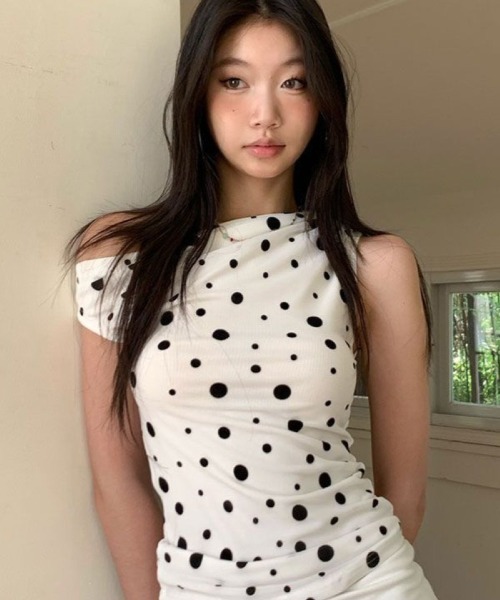 Ritzy(リッツィー)の「ウエストサイドギャザーデザイン 肩抜きワンショルダートップス(Tシャツ/カットソー・レディース・ホワイト・M)」の1枚目の写真