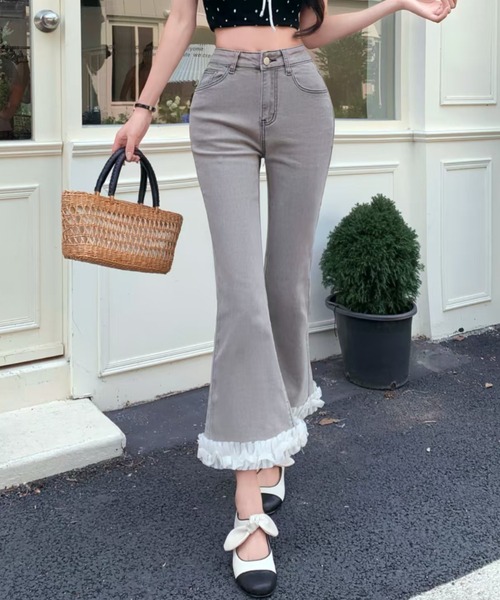 AMAJI(アマジ)の「クロップド フレアデニムパンツ(デニムパンツ・レディース・グレー・SMALL/MEDIUM/LARGE/X-LARGE)」の2枚目の写真