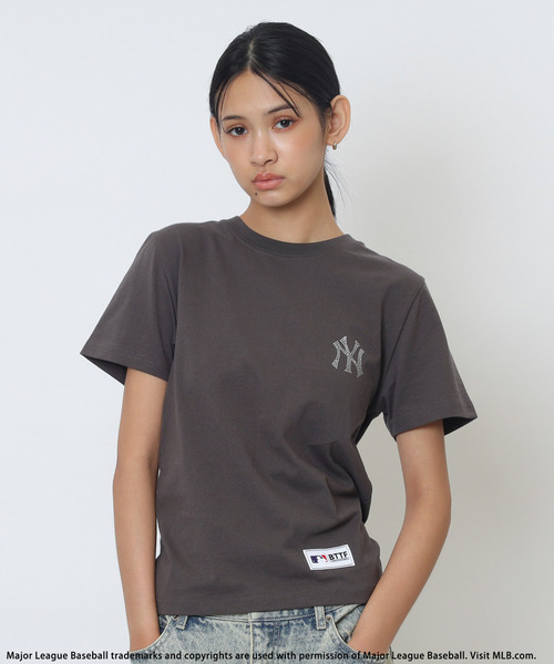 BACK TO THE FIELD(バック トゥー ザ フィールド)の「【MLB】Rhinestone-Embellished Tee(Tシャツ/カットソー・メンズ・レッド系/ブルー系/ブラック系・MEDIUM/XL/LARGE)」の2枚目の写真