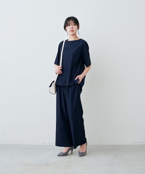 IEDIT(イディット)の「IEDIT 消臭&接触冷感で快適 背中異素材デザインで着映えするカットソーセットアップ〈ダークネイビー〉(セットアップ・レディース・ダークネイビー・L/M/LL/4L/3L/SP)」の3枚目の写真