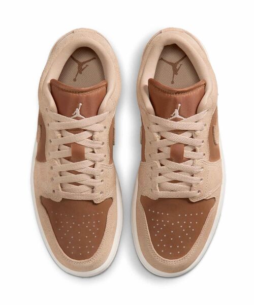 JORDAN BRAND(ジョーダンブランド)の「エア ジョーダン 1 LOW ウィメンズシューズ / Air Jordan 1 Low Women's Shoes DC0774-205 Legend Medium Brown(スニーカー・レディース・ブラウン系その他2・22/24.5/24/23.5/26/25.5/25/23/22.5)」の6枚目の写真