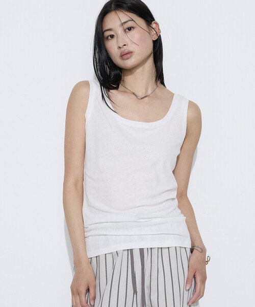 COMME CA Wardrobe(コムサワードローブ)の「〔 +サイズ 〕【前後2WAY】強撚コットン斜行天竺 タンクトップ(タンクトップ・レディース・ピンク系その他/オフホワイト/ブラック/トップグレー・13号)」の2枚目の写真
