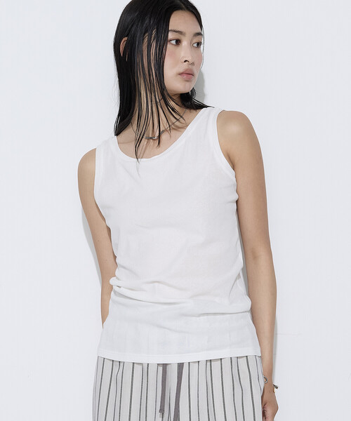 COMME CA Wardrobe(コムサワードローブ)の「〔 +サイズ 〕【前後2WAY】強撚コットン斜行天竺 タンクトップ(タンクトップ・レディース・ピンク系その他/オフホワイト/ブラック/トップグレー・13号)」の6枚目の写真