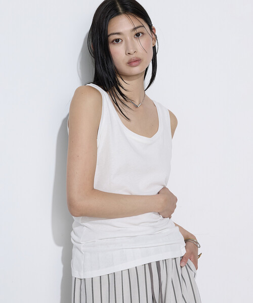 COMME CA Wardrobe(コムサワードローブ)の「〔 +サイズ 〕【前後2WAY】強撚コットン斜行天竺 タンクトップ(タンクトップ・レディース・ピンク系その他/オフホワイト/ブラック/トップグレー・13号)」の8枚目の写真