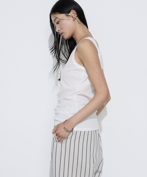 COMME CA Wardrobe(コムサワードローブ)の「〔 +サイズ 〕【前後2WAY】強撚コットン斜行天竺 タンクトップ(タンクトップ・レディース・ピンク系その他/オフホワイト/ブラック/トップグレー・13号)」の10枚目の写真