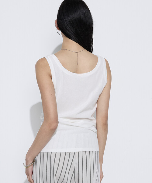 COMME CA Wardrobe(コムサワードローブ)の「〔 +サイズ 〕【前後2WAY】強撚コットン斜行天竺 タンクトップ(タンクトップ・レディース・ピンク系その他/オフホワイト/ブラック/トップグレー・13号)」の11枚目の写真