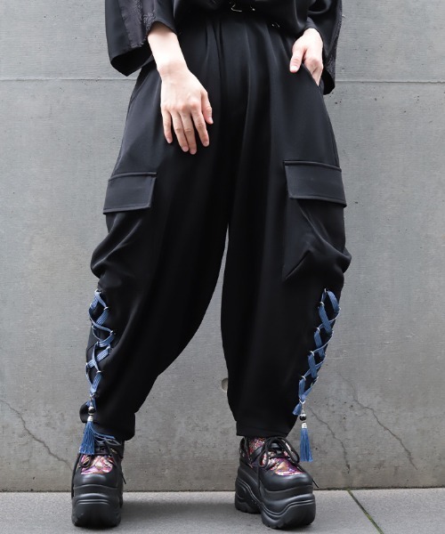 REZEN(リゼン)の「レースアップ×タッセルパンツ(その他パンツ・メンズ・ローズ/ブルーパープル/レッドパープル・MEDIUM/LARGE/SMALL)」の3枚目の写真
