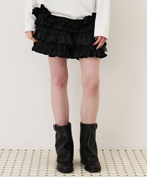 J1U by LA BELLE ETUDE(ジユウバイラベルエチュード)の「シャーリングティアードフリルスカパン(スカート・レディース・ホワイト/ブラック・FREE)」の16枚目の写真