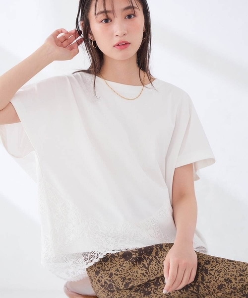 a.v.v（アーヴェヴェ）の「ウェーブレースヘムTシャツ（Tシャツ/カットソー・レディース・ブラウン/ブラック/ホワイト・39）」の2枚目の写真