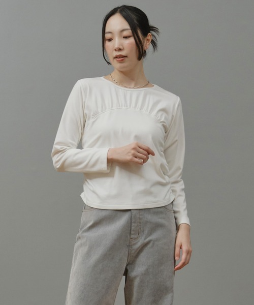 Nunc.（ヌンク）の「裏起毛ギャザー切替プルオーバー（Tシャツ/カットソー・レディース・チャコールグレー/杢グレー/ブラック/オフホワイト・FREE）」の2枚目の写真