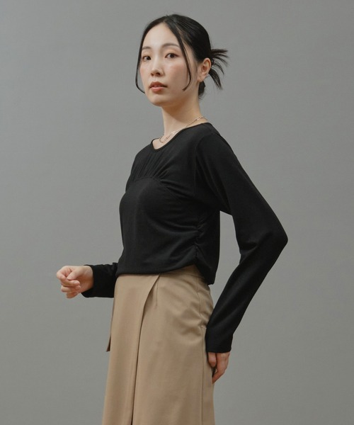 Nunc.（ヌンク）の「裏起毛ギャザー切替プルオーバー（Tシャツ/カットソー・レディース・チャコールグレー/杢グレー/ブラック/オフホワイト・FREE）」の7枚目の写真