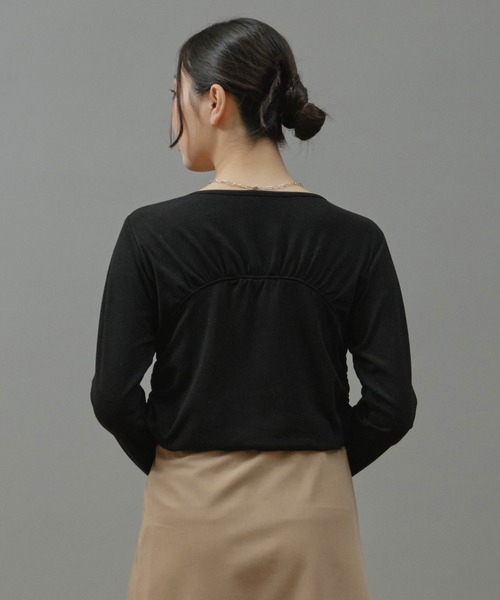Nunc.（ヌンク）の「裏起毛ギャザー切替プルオーバー（Tシャツ/カットソー・レディース・チャコールグレー/杢グレー/ブラック/オフホワイト・FREE）」の9枚目の写真