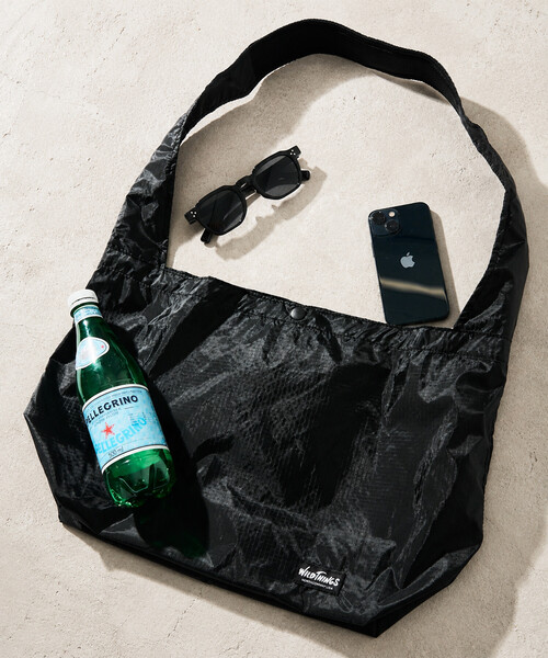 WILD THINGS(ワイルドシングス)の「限定展開 WILD THINGS/ワイルドシングス 別注PACKABLE LARGE SHOULDER BAG(ショルダーバッグ・メンズ・オリーブ/チャコールグレー/ブラック・フリ-)」の2枚目の写真