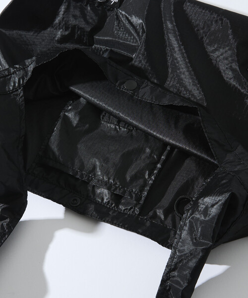 WILD THINGS(ワイルドシングス)の「限定展開 WILD THINGS/ワイルドシングス 別注PACKABLE LARGE SHOULDER BAG(ショルダーバッグ・メンズ・オリーブ/チャコールグレー/ブラック・フリ-)」の9枚目の写真