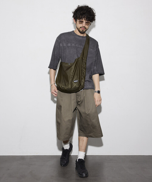 WILD THINGS(ワイルドシングス)の「限定展開 WILD THINGS/ワイルドシングス 別注PACKABLE LARGE SHOULDER BAG(ショルダーバッグ・メンズ・オリーブ/チャコールグレー/ブラック・フリ-)」の14枚目の写真
