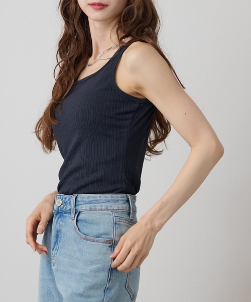 DAYRA（デイラ）の「ラウンドネック ベーシック ノースリーブ リブ トップス（タンクトップ・レディース・ブラック/チャコールグレー・FREE）」の11枚目の写真