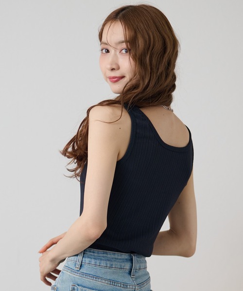 DAYRA（デイラ）の「ラウンドネック ベーシック ノースリーブ リブ トップス（タンクトップ・レディース・ブラック/チャコールグレー・FREE）」の12枚目の写真