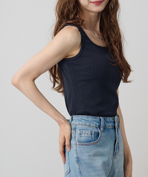 DAYRA（デイラ）の「ラウンドネック ベーシック ノースリーブ リブ トップス（タンクトップ・レディース・ブラック/チャコールグレー・FREE）」の14枚目の写真