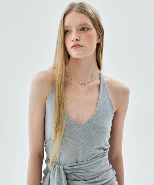 Mardi Mercredi(マルディメクルディ)の「TOP HALTER NECK TIE DETAIL / トップ ホルター ネック タイ ディテール(キャミソール・レディース・ブラック/グレー・FREE)」の1枚目の写真