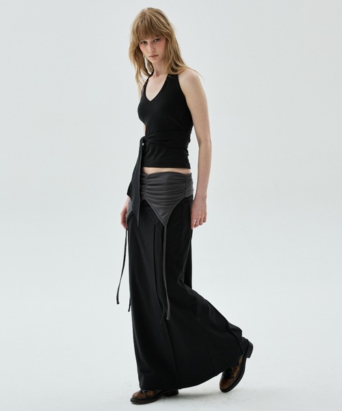 Mardi Mercredi(マルディメクルディ)の「TOP HALTER NECK TIE DETAIL / トップ ホルター ネック タイ ディテール(キャミソール・レディース・ブラック/グレー・FREE)」の13枚目の写真