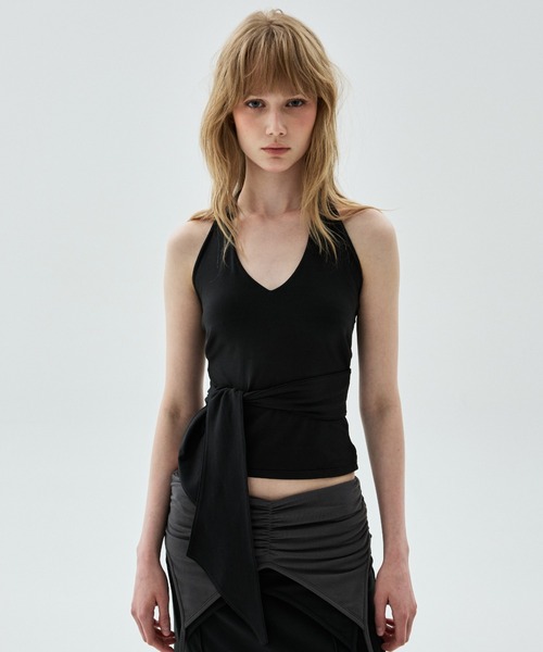 Mardi Mercredi(マルディメクルディ)の「TOP HALTER NECK TIE DETAIL / トップ ホルター ネック タイ ディテール(キャミソール・レディース・ブラック/グレー・FREE)」の4枚目の写真