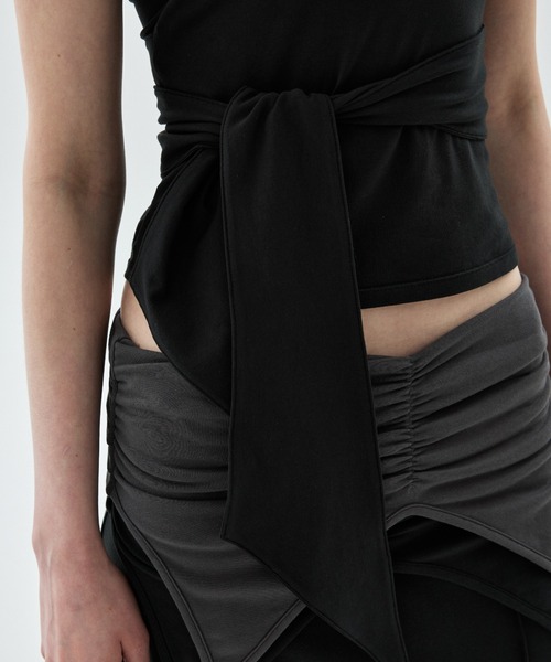 Mardi Mercredi(マルディメクルディ)の「TOP HALTER NECK TIE DETAIL / トップ ホルター ネック タイ ディテール(キャミソール・レディース・ブラック/グレー・FREE)」の10枚目の写真