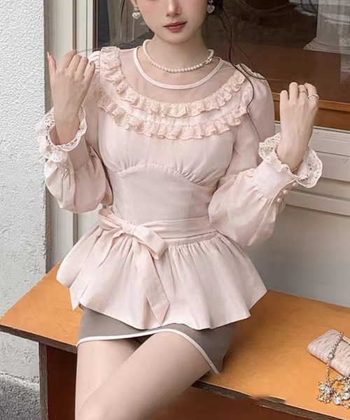 AsheKsha(アシクシャ)の「レースフリルリボンウエストマークフレアヘムトップス(シャツ/ブラウス・レディース・ピンク・M/S)」の1枚目の写真